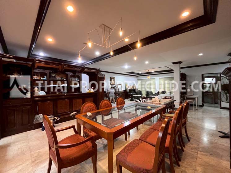 House with Shared Pool in Bangnatrad 